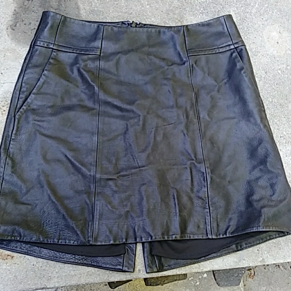 Theyskins theory black leather skirt